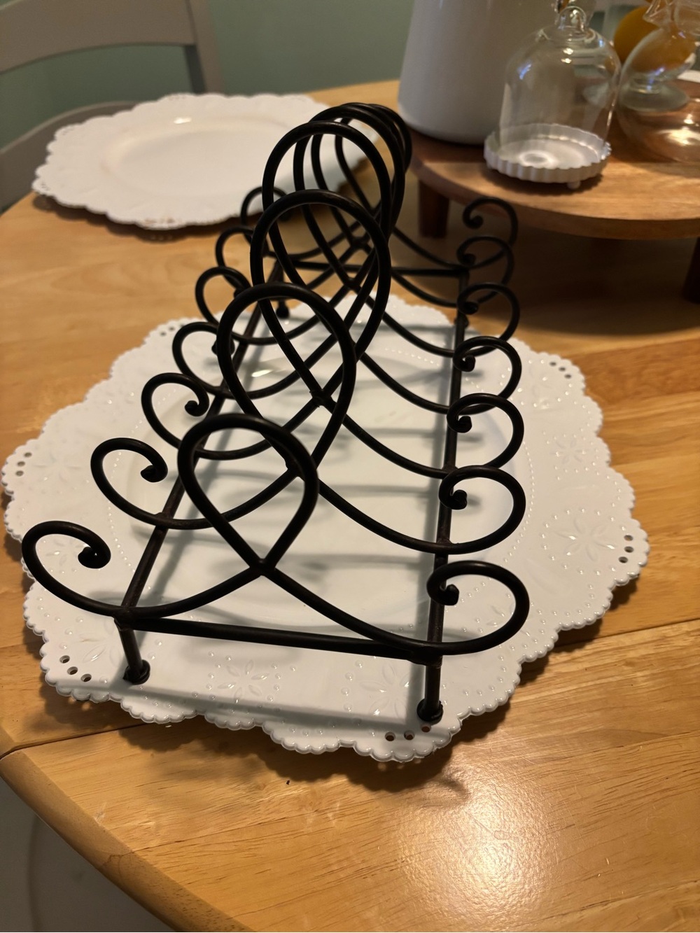 Black metal Tripar Baldwin 6 Place Plate Holder
